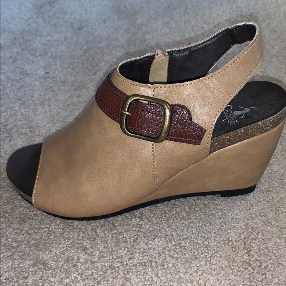 Corkys Wedge